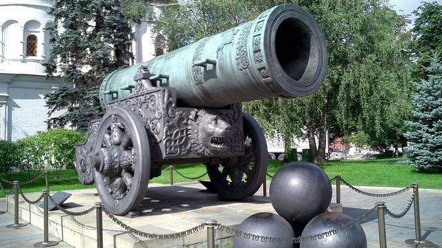 22-Russia-Moscow-Kremlin-Tsar-Cannon-cast-1825-2005-02_tn