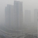 В Китае впервые введён красный уровень опасности из-за смога