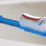 Краситель E 171 в зубных пастах и жвачках вызывает предраковые состояния