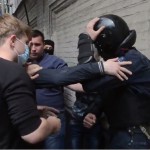 В Киеве «Правый сектор» напал на милицию под Лаврой (ВИДЕО)