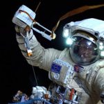 Как космонавты выводят на обриту наноспутники (Фото)